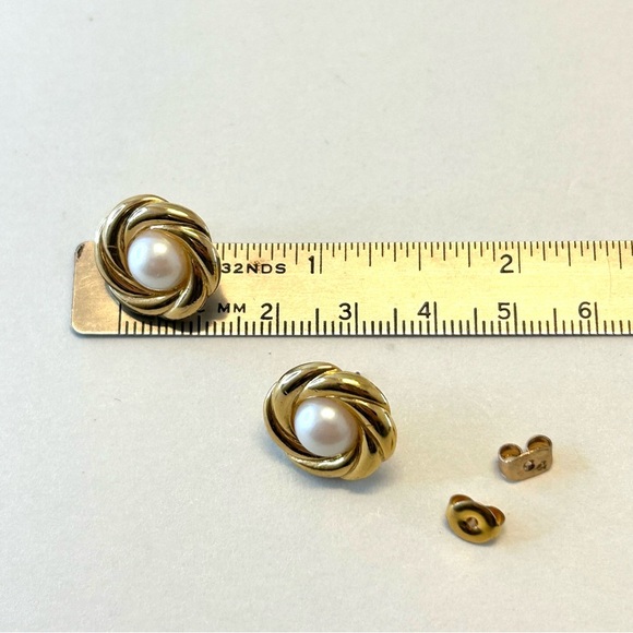 Vintage Gold Tone Faux Pearl Earrings - Picture 4 of 8